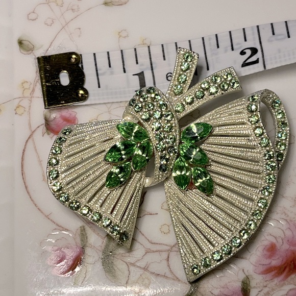 White Bow Brooch with Green Rhinestones - Picture 3 of 3